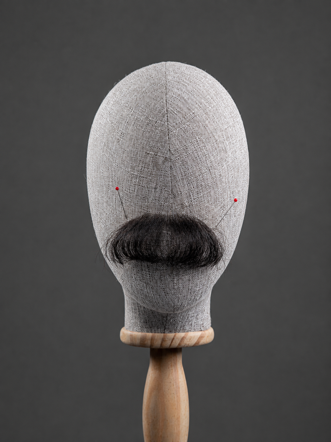 Bigode Realista Preto em cabelo humano (com margem para corte - 100% fio a fio)